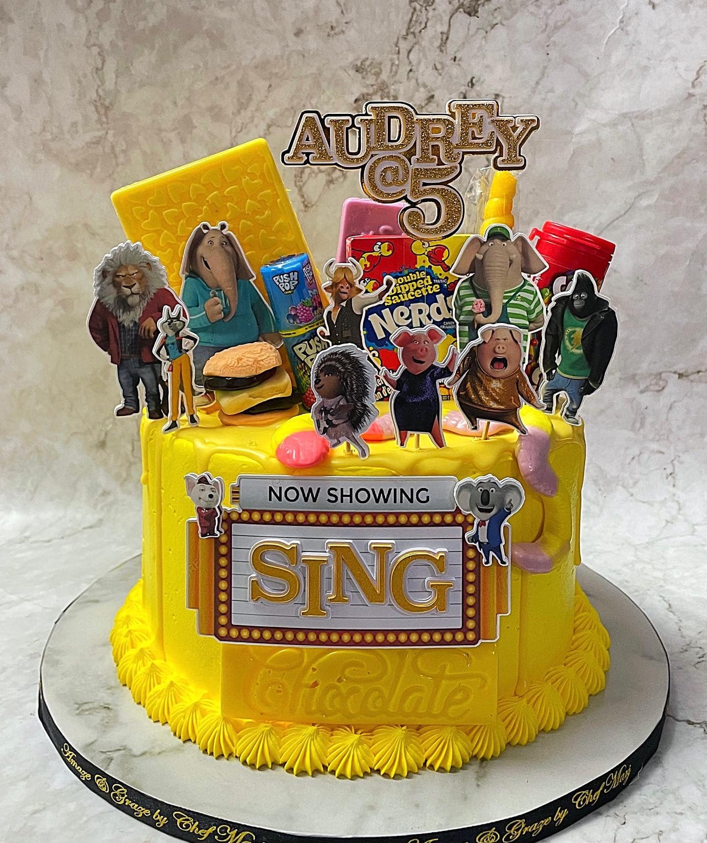 character cakes Sing